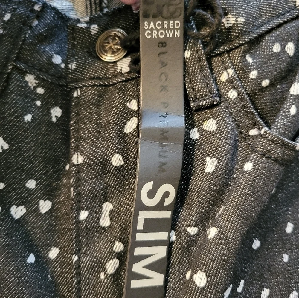 NWT Sacred Crown size 12 slim Black Premium black with Grey splatter paint